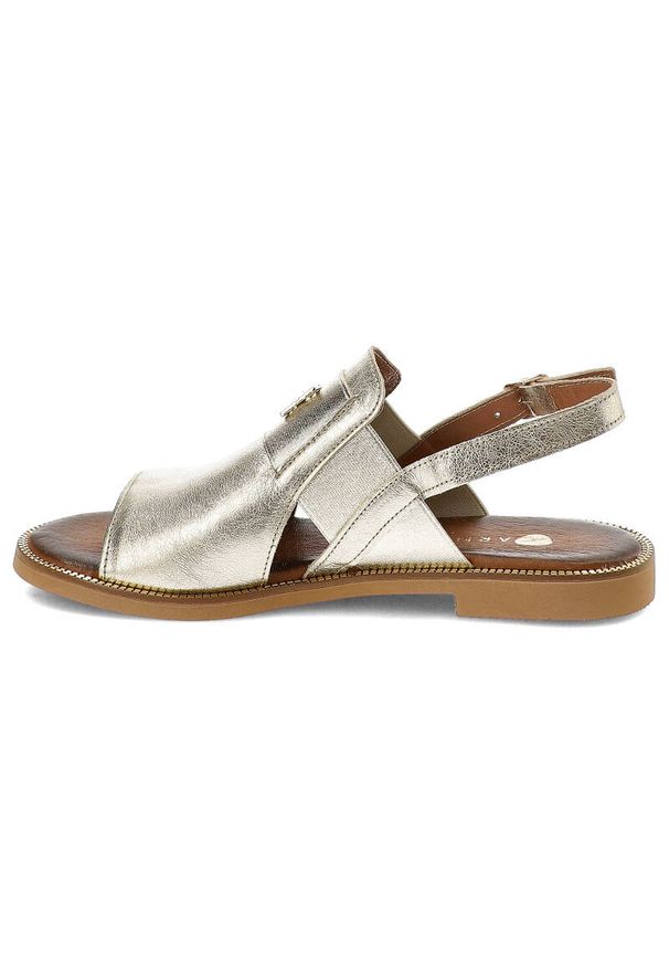 Złote Sandały Armodo Wygodne Obuwie Damskie. Okazja: na co dzień. Zapięcie: pasek. Kolor: złoty. Materiał: skóra, jeans, materiał. Wzór: paski. Sezon: lato. Styl: casual, elegancki