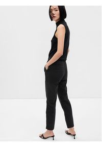 GAP - Gap Spodnie materiałowe 541213-04 Czarny Regular Fit. Kolor: czarny. Materiał: bawełna