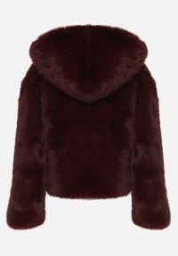 Born2be - Bordowa Kurtka Futrzana z Nieodpinanym Kapturem Vetirire. Okazja: na co dzień. Kolor: czerwony. Materiał: futro. Styl: elegancki, casual #2
