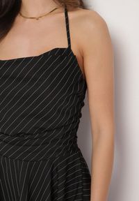 Born2be - Czarna Sukienka Vices w Paski z Kwadratowym Dekoltem Fenarose. Okazja: na co dzień. Typ kołnierza: dekolt kwadratowy. Kolor: czarny. Wzór: paski. Typ sukienki: sportowe. Styl: casual, elegancki, sportowy #6