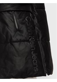 Calvin Klein Jeans Płaszcz zimowy J20J219907 Czarny Relaxed Fit. Kolor: czarny. Materiał: syntetyk. Sezon: zima #6