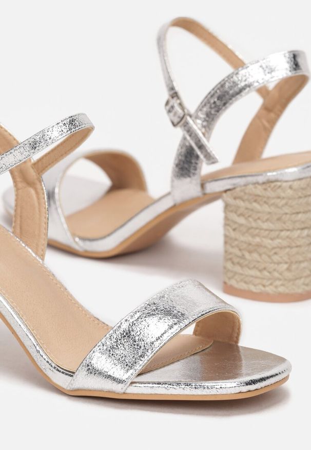Renee - Srebrne Eleganckie Sandały na Słupku z Plecionką Megne. Okazja: na co dzień. Zapięcie: pasek. Kolor: srebrny. Materiał: skóra. Obcas: na słupku. Styl: elegancki
