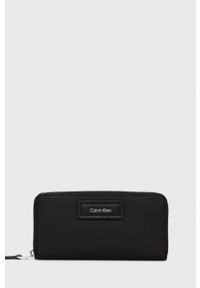 Calvin Klein portfel damski kolor czarny. Kolor: czarny. Materiał: włókno, materiał. Wzór: gładki