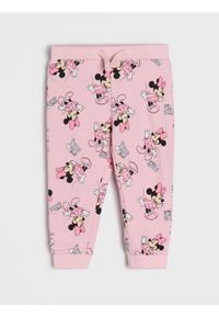 Sinsay - Spodnie dresowe jogger ze wzorem Minnie Mouse - różowy. Kolor: różowy. Materiał: dresówka. Wzór: motyw z bajki #1