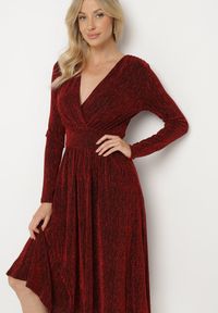 Born2be - Bordowa Taliowana Sukienka z Wiskozą o Rozkloszowanym Kroju Zdobiona Metaliczną Nicią Mesinae. Okazja: na spotkanie biznesowe, do pracy. Typ kołnierza: dekolt w kształcie V. Kolor: czerwony. Materiał: wiskoza. Długość rękawa: długi rękaw. Wzór: aplikacja. Typ sukienki: rozkloszowane. Styl: biznesowy, elegancki, glamour, wizytowy #1