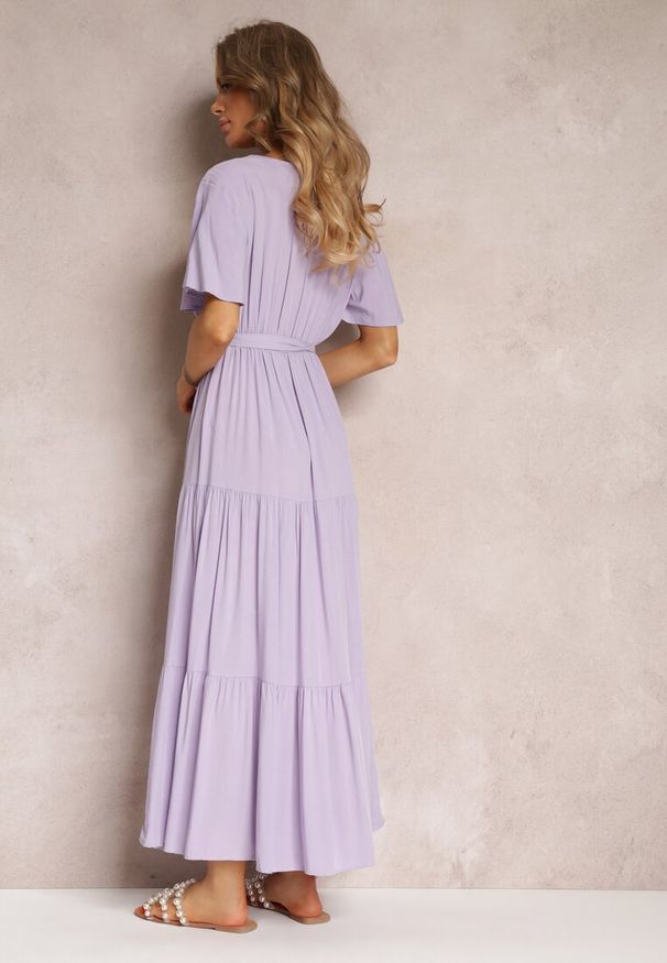 Renee - Fioletowa Rozkloszowana Sukienka z Falbanką i Wiązanym Paskiem Adotine. Kolor: fioletowy. Materiał: materiał. Sezon: wiosna, lato