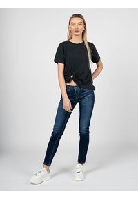 Pepe Jeans T-Shirt "Ross" | PL505334 | Ross | Kobieta | Czarny. Okazja: na co dzień. Kolor: czarny. Materiał: bawełna. Wzór: aplikacja. Styl: casual #1