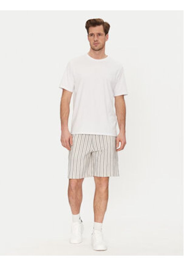 Jack & Jones - Jack&Jones Szorty materiałowe Jaide 12275412 Beżowy Relaxed Fit. Kolor: beżowy. Materiał: bawełna