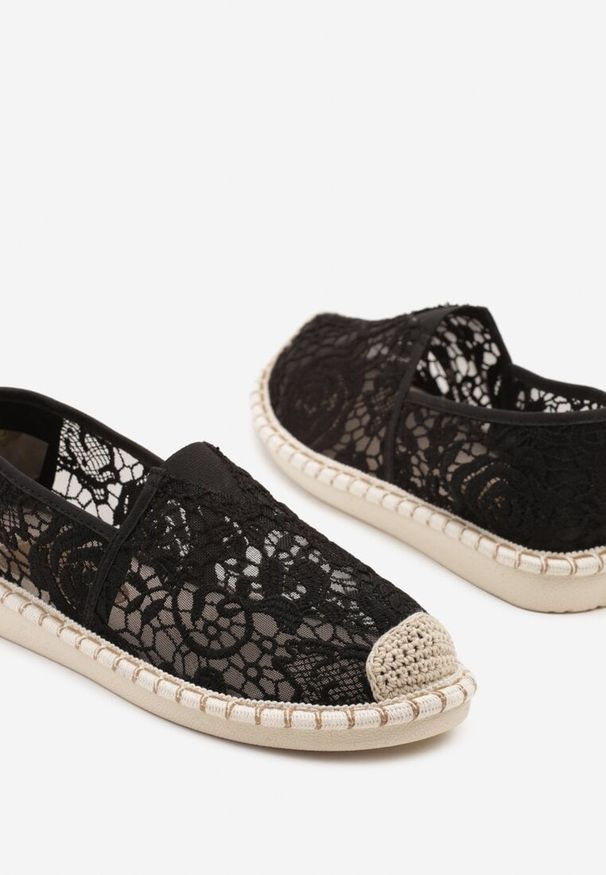 Born2be - Czarne Espadryle Ozdobione Koronką i Plecionką Odimara. Okazja: na co dzień. Kolor: czarny. Materiał: koronka. Wzór: aplikacja, koronka. Styl: elegancki, casual