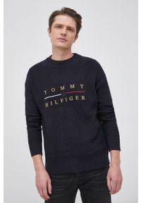 TOMMY HILFIGER - Tommy Hilfiger Sweter bawełniany męski kolor granatowy. Kolor: niebieski. Materiał: bawełna. Długość rękawa: długi rękaw. Długość: długie. Wzór: aplikacja