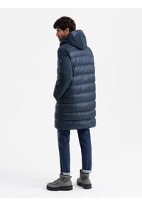 Ombre Clothing - Pikowana długa męska kurtka z dużymi kieszeniami – granatowa V4 OM-JALJ-0165 - XXL. Typ kołnierza: kaptur. Kolor: niebieski. Materiał: poliester, syntetyk, nylon, materiał, tkanina. Długość: długie. Wzór: gładki, aplikacja #3