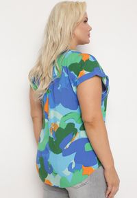 Born2be - Zielono-Granatowa Bluzka z Wiskozy w Abstrakcyjny Wzór z Krótkimi Rękawami Zleria. Okazja: na co dzień. Kolekcja: plus size. Kolor: zielony. Materiał: wiskoza. Długość rękawa: krótki rękaw. Długość: krótkie. Wzór: aplikacja. Styl: casual #5