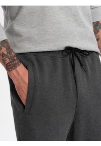 Ombre Clothing - Spodnie męskie dresowe CARROT ze strukturalnej dzianiny - grafitowy melanż V1. Kolor: szary. Materiał: dresówka, dzianina. Wzór: melanż #2