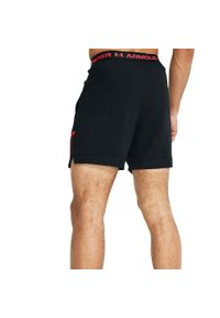 Krótkie Spodnie Under Armour Ua Vanish Woven 6In Grph Sts Dorosłych. Kolor: czerwony, czarny, wielokolorowy. Materiał: poliester. Długość: krótkie. Sport: fitness