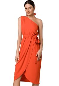 Makover - Koktajlowa sukienka asymetryczna na jedno ramię koralowa. Okazja: na wesele, na imprezę, na ślub cywilny. Kolor: pomarańczowy. Sezon: lato. Typ sukienki: asymetryczne. Styl: wizytowy #1