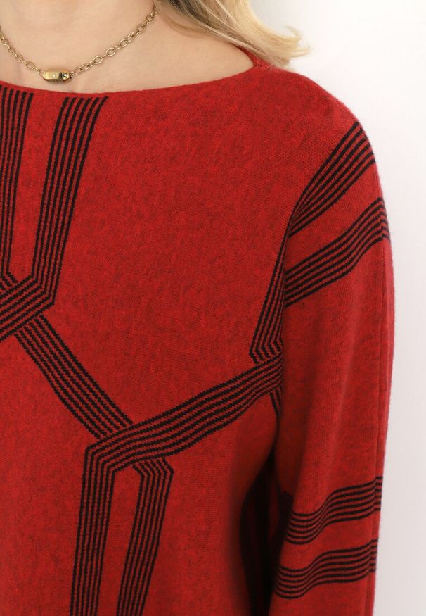 Born2be - Czerwony Sweter z Geometrycznym Wzorem i Ściągaczami Buvania. Kolor: czerwony. Wzór: geometria
