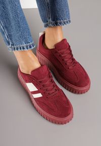 Born2be - Bordowe Sneakersy na Grubej Podeszwie z Tłoczeniem Rilunessa. Okazja: na co dzień. Kolor: czerwony. Materiał: jeans