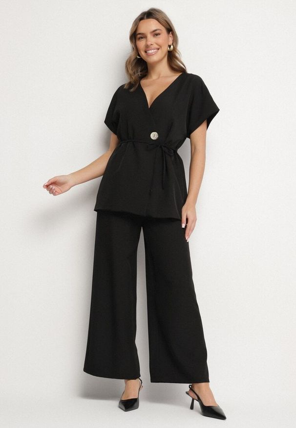 Born2be - Czarny Garniturowy Komplet Marynarka z Paskiem i Szerokie Spodnie Milsedi. Kolor: czarny