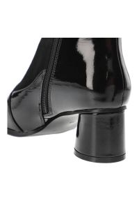 Czarne Botki S.Barski Damskie Modne Obuwie. Zapięcie: zamek. Kolor: czarny. Materiał: skóra ekologiczna, lakier, materiał. Obcas: na obcasie. Styl: klasyczny, elegancki. Wysokość obcasa: średni #7