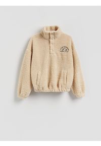 Reserved - Bluza sherpa ze stójką - beżowy. Typ kołnierza: kołnierzyk stójkowy. Kolor: beżowy
