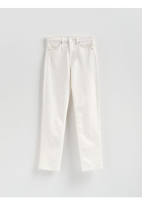 Reserved - Jeansy mom fit z dłuższą nogawką - złamana biel. Długość: długie