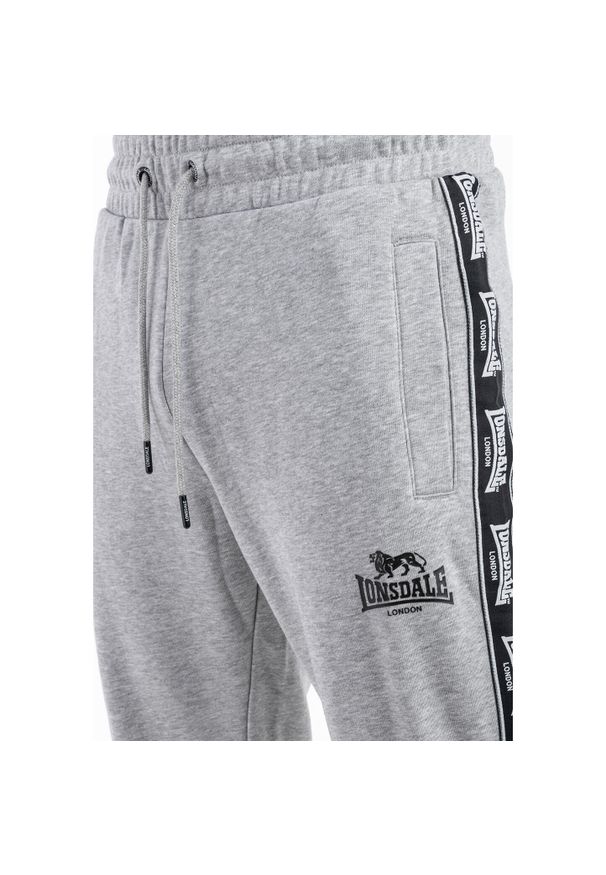 Spodnie dresowe klasyczne Lonsdale Grutness. Kolor: czarny, szary, wielokolorowy. Materiał: dresówka. Długość: długie. Styl: klasyczny