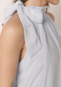 Born2be - Niebieska Elegancka Bluzka z Wiskozy Ozdobiona Wiązaniem Nemereia. Typ kołnierza: kokarda. Kolor: niebieski. Materiał: wiskoza. Długość: długie. Wzór: aplikacja. Styl: elegancki #5