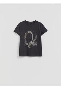 Reserved - Bawełniany t-shirt z nadrukiem - ciemnoszary. Kolor: szary. Materiał: bawełna. Wzór: nadruk