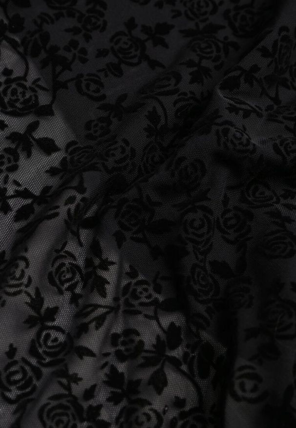 Renee - Czarna Koktajlowa Sukienka z Wiskozą w Welurowe Kwiaty Amette. Kolor: czarny. Materiał: wiskoza, welur. Długość rękawa: na ramiączkach. Wzór: kwiaty. Styl: wizytowy