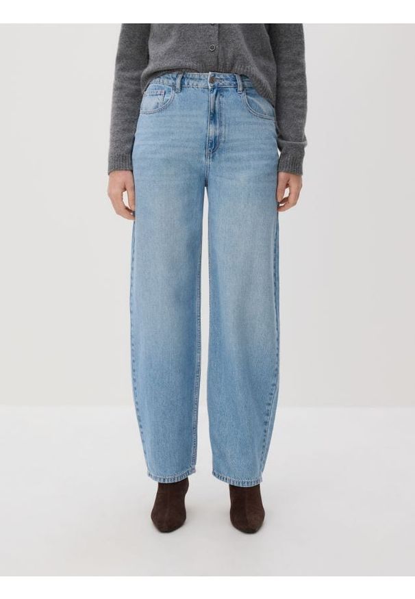 Reserved - Jeansy barrel leg - niebieski. Kolor: niebieski