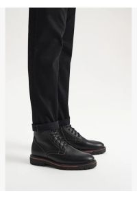 Ryłko - Czarne trzewiki męskie z brązową wstawką w spodzie. Kolor: czarny. Materiał: skóra. Styl: street #1