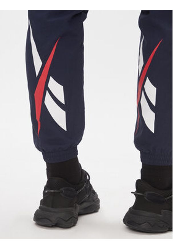 Reebok Spodnie dresowe Classics Vector Tracksuit Bottoms H54439 Niebieski Slim Fit. Kolor: niebieski. Materiał: syntetyk