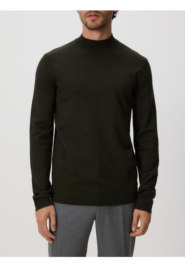 Reserved - Sweter z wiskozą - ciemnozielony. Kolor: zielony. Materiał: wiskoza