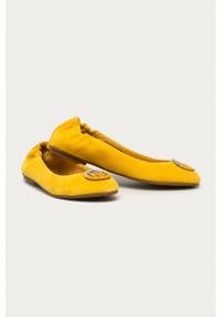TOMMY HILFIGER - Tommy Hilfiger - Baleriny zamszowe. Nosek buta: okrągły. Kolor: żółty. Materiał: zamsz. Obcas: na obcasie. Wysokość obcasa: niski #3