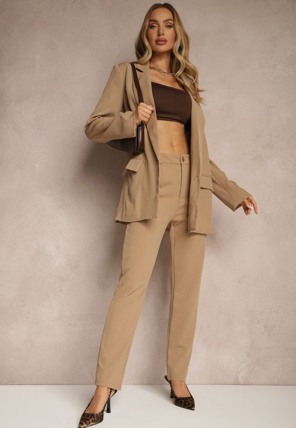 Renee - Ciemnobeżowe Spodnie z Wiskozą o Garniturowym Kroju High Waist Senaridra. Okazja: na co dzień. Stan: podwyższony. Kolor: beżowy. Materiał: wiskoza. Styl: klasyczny, casual, elegancki