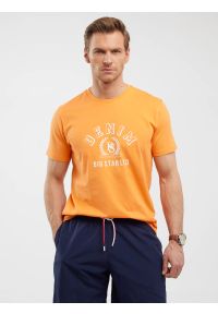 Big-Star - Koszulka męska z nadrukiem pomaraŅczowa Bester 703. Okazja: na co dzień. Kolor: pomarańczowy. Materiał: bawełna, jeans. Wzór: nadruk. Styl: klasyczny, casual, wakacyjny #1
