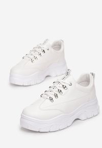 Renee - Białe Sneakersy Farwynn. Zapięcie: sznurówki. Kolor: biały. Szerokość cholewki: normalna. Wzór: aplikacja #2