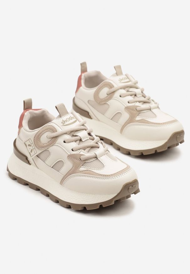 Renee - Beżowe Sneakersy Ozdobione Geometrycznym Motywem Tolissea. Okazja: na co dzień. Kolor: beżowy. Materiał: jeans. Wzór: aplikacja, geometria