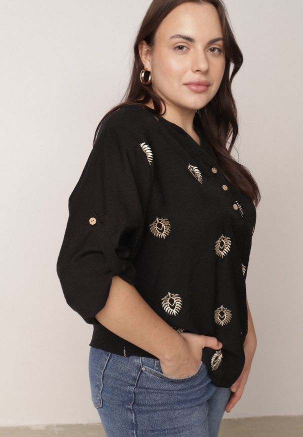 Born2be - Czarna Wiskozowa Koszula Boho z Haftem i Podpinanymi Rękawami 3/4 Cheridenah. Okazja: na co dzień. Kolekcja: plus size. Kolor: czarny. Materiał: wiskoza. Wzór: haft. Styl: boho