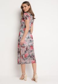 Born2be - Różowa Prześwitująca Sukienka z Krótkim Rękawem i Nadrukiem Baham. Okazja: na co dzień. Kolor: różowy. Materiał: wiskoza. Długość rękawa: krótki rękaw. Wzór: nadruk. Typ sukienki: proste. Styl: casual, elegancki #3