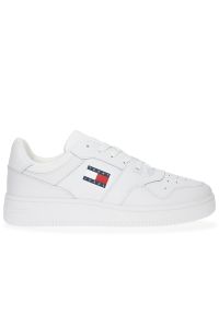 Buty Tommy Jeans TJM Retro Basket Ess EM0EM01395-YBR - białe. Zapięcie: sznurówki. Kolor: biały. Materiał: skóra. Szerokość cholewki: normalna. Wzór: aplikacja. Obcas: na platformie #1