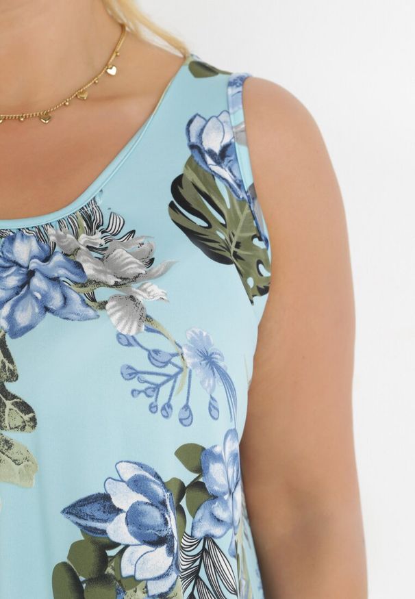 Born2be - Jasnoniebieska Trapezowa Sukienka Midi z Marszczonym Dekoltem w Kwiaty Mevie. Kolor: niebieski. Materiał: materiał. Wzór: kwiaty. Typ sukienki: trapezowe. Długość: midi