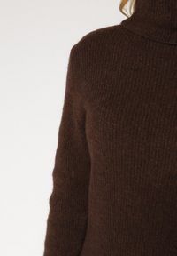 Born2be - Brązowa Sukienka Sweterkowa z Golfem z Wiskozą i Wełną Fedamira. Okazja: na co dzień. Typ kołnierza: golf. Kolor: brązowy. Materiał: wełna, wiskoza. Typ sukienki: proste. Styl: casual, klasyczny. Długość: maxi #2