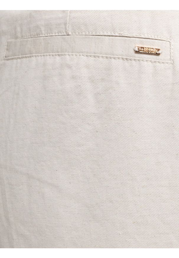 Big-Star - Szorty damskie luźne z dodatkiem lnu beżowe Maryliani 800. Okazja: na co dzień. Stan: podwyższony. Kolor: beżowy. Materiał: len. Sezon: lato. Styl: casual, klasyczny, elegancki