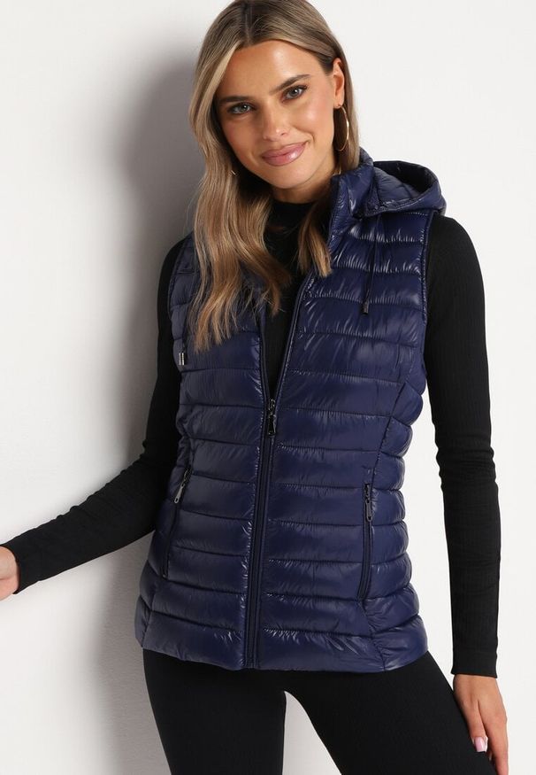 Born2be - Granatowa Klasyczna Pikowana Kamizelka na Suwak z Kapturem Mivora. Okazja: na co dzień, do pracy. Typ kołnierza: kaptur. Kolor: niebieski. Materiał: jeans. Styl: klasyczny