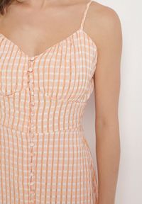 Born2be - Pomarańczowa Sukienka Rozkloszowana na Ramiączkach z Guzikami z Wiskozą Efrinelle. Okazja: na co dzień. Typ kołnierza: dekolt w kształcie V. Kolor: pomarańczowy. Materiał: wiskoza. Długość rękawa: na ramiączkach. Typ sukienki: rozkloszowane. Styl: casual, elegancki #6