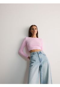 Reserved - Krótki bawełniany longsleeve - pastelowy róż. Kolor: różowy. Materiał: bawełna. Długość rękawa: długi rękaw. Długość: krótkie #1