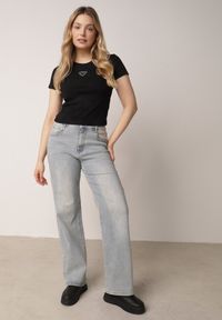 Born2be - Czarny Bawełniany T-shirt z Cyrkoniowym Sercem Arielin. Okazja: na co dzień. Kolor: czarny. Materiał: bawełna. Wzór: aplikacja. Styl: casual, klasyczny, sportowy #8