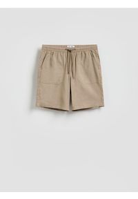 Reserved - Szorty jogger regular fit - beżowy. Kolor: beżowy. Materiał: tkanina, bawełna