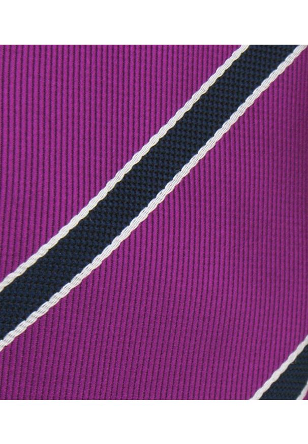 Klasyczny Krawat Klubowy - Alties - Fioletowy w Prążek. Kolor: fioletowy. Materiał: tkanina. Wzór: prążki. Styl: klasyczny